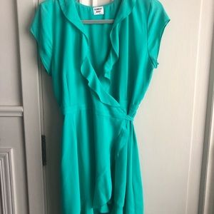Aritzia Sunday Best Wrap Dress - Green size 8
